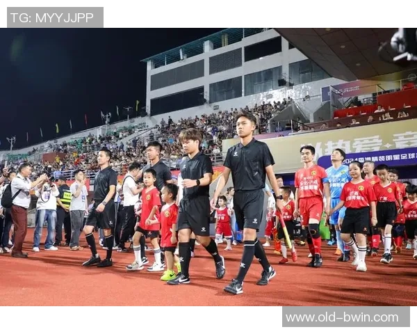 舔足球帅哥的臭脚之谜揭晓让我们一起探索这场奇妙的足球之旅